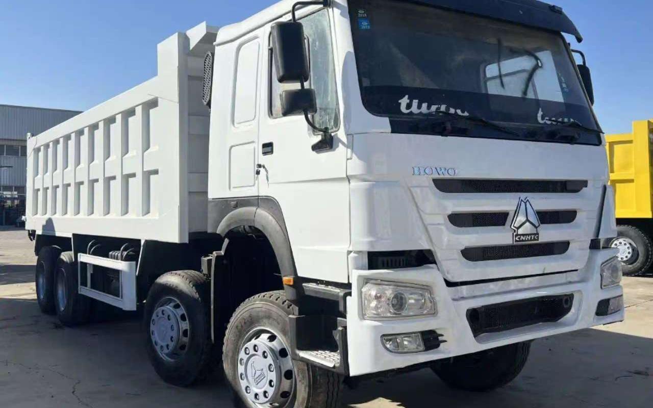 HOWO 8X4 dump truck — شاحنة جديد